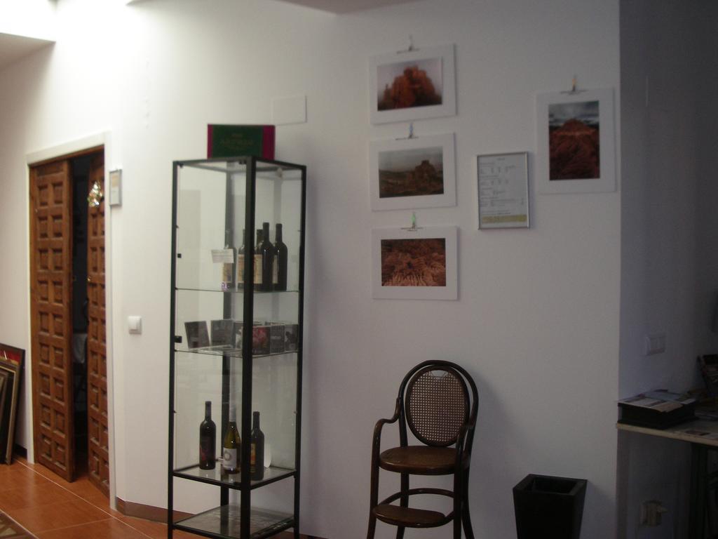 Apartamentos La Fonda Aninon Luaran gambar