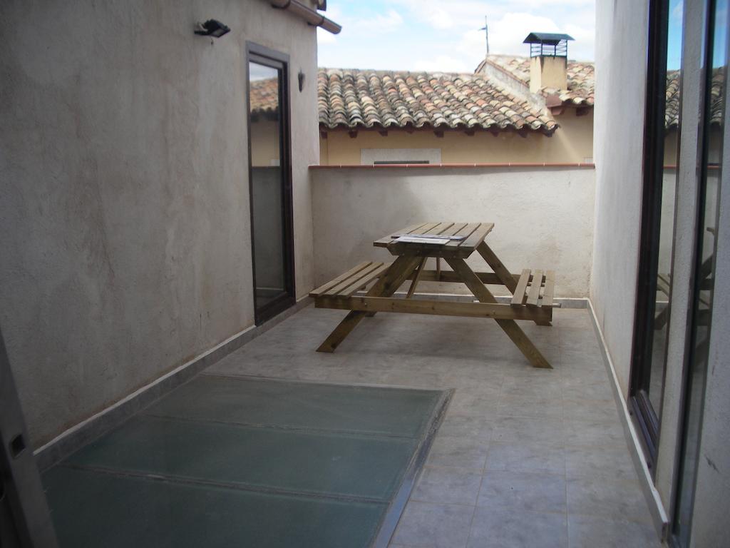 Apartamentos La Fonda Aninon Bilik gambar