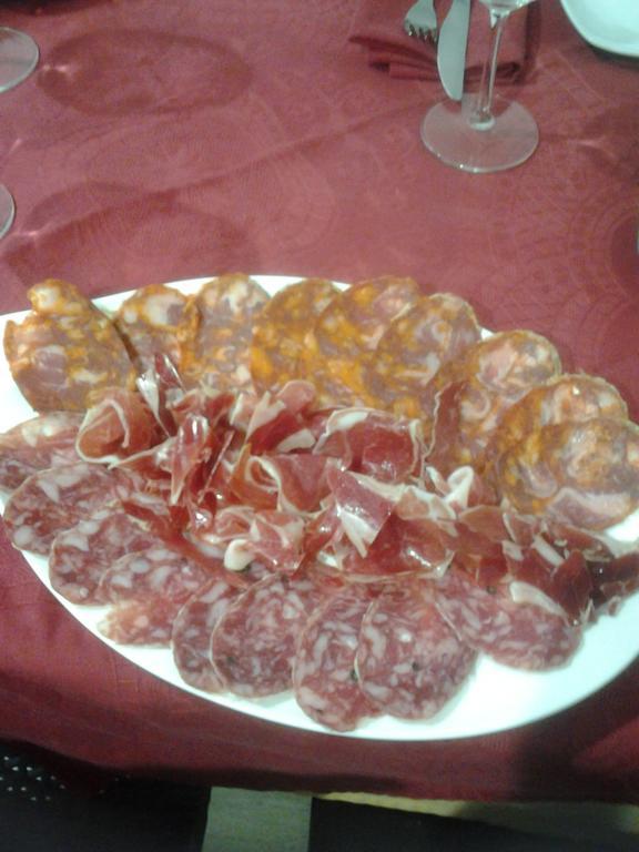 Apartamentos La Fonda Aninon Luaran gambar