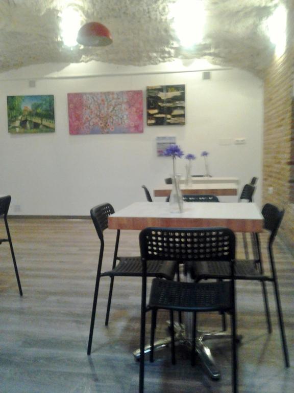 Apartamentos La Fonda Aninon Luaran gambar