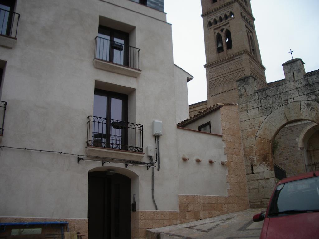 Apartamentos La Fonda Aninon Luaran gambar