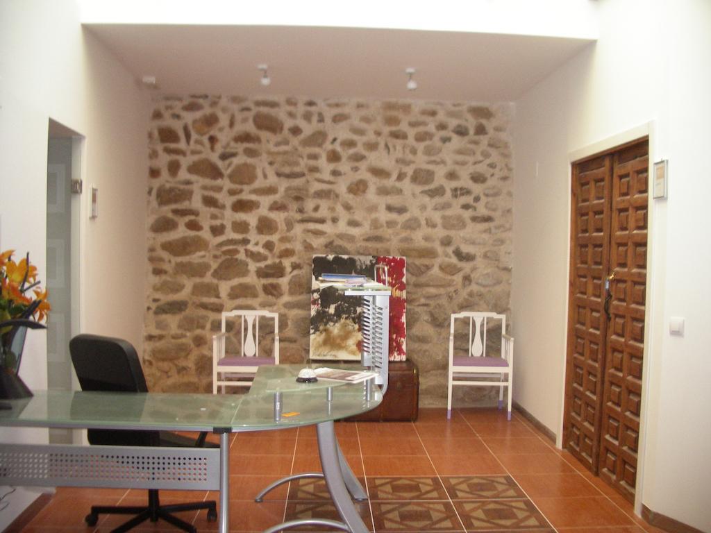 Apartamentos La Fonda Aninon Bilik gambar