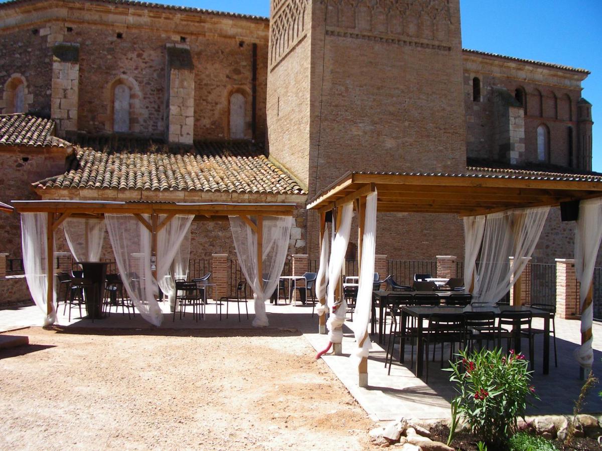 Apartamentos La Fonda Aninon Luaran gambar