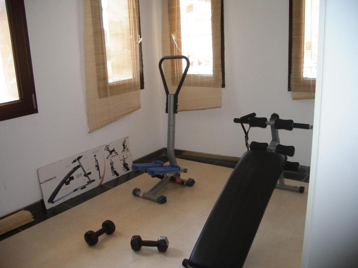Apartamentos La Fonda Aninon Luaran gambar