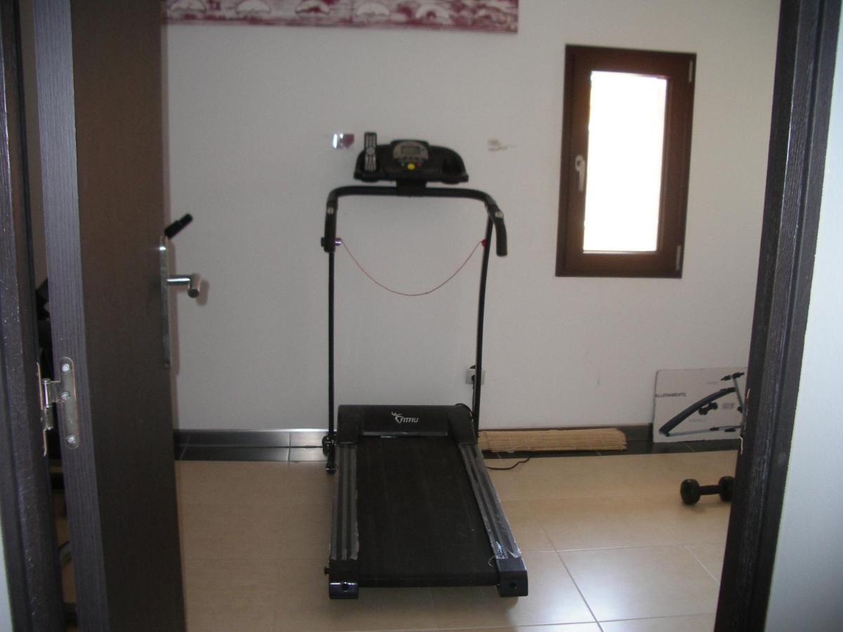 Apartamentos La Fonda Aninon Luaran gambar