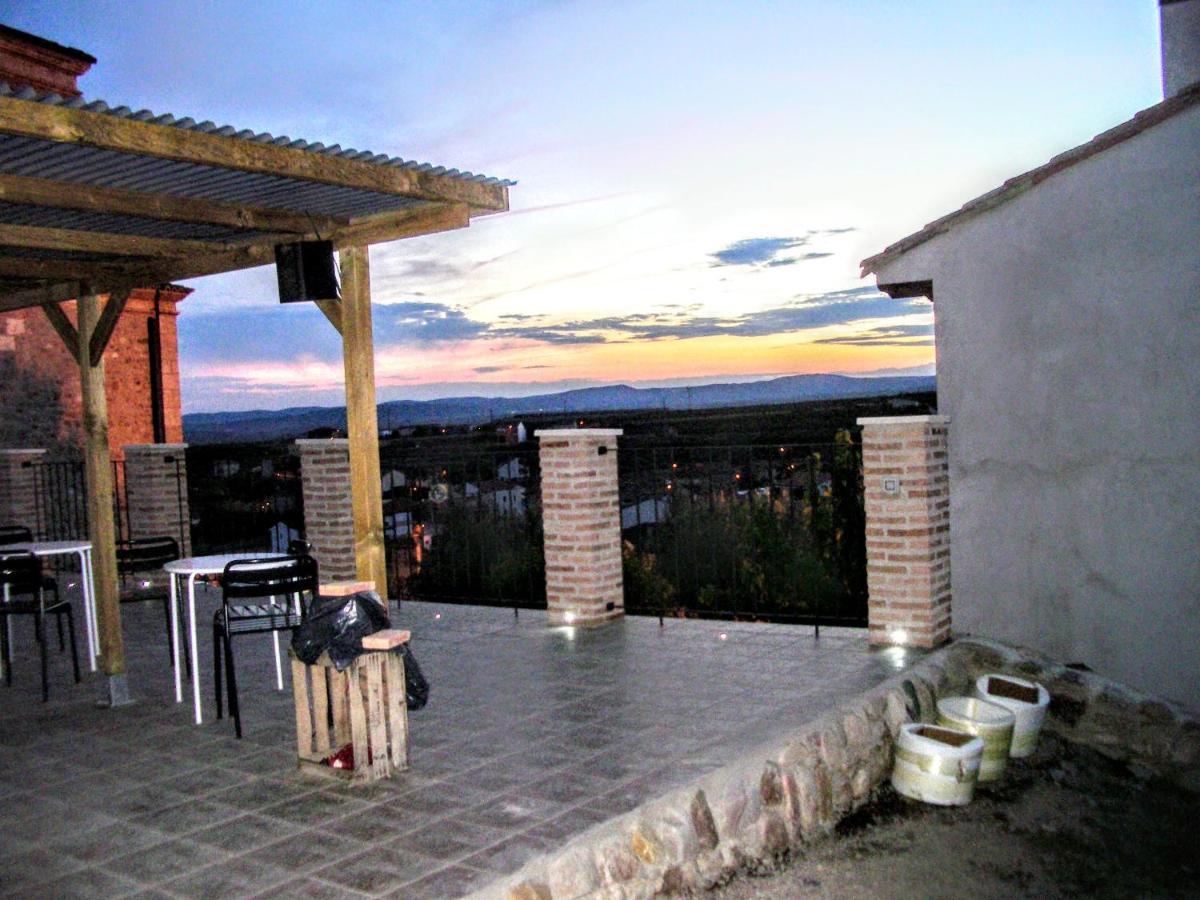 Apartamentos La Fonda Aninon Luaran gambar