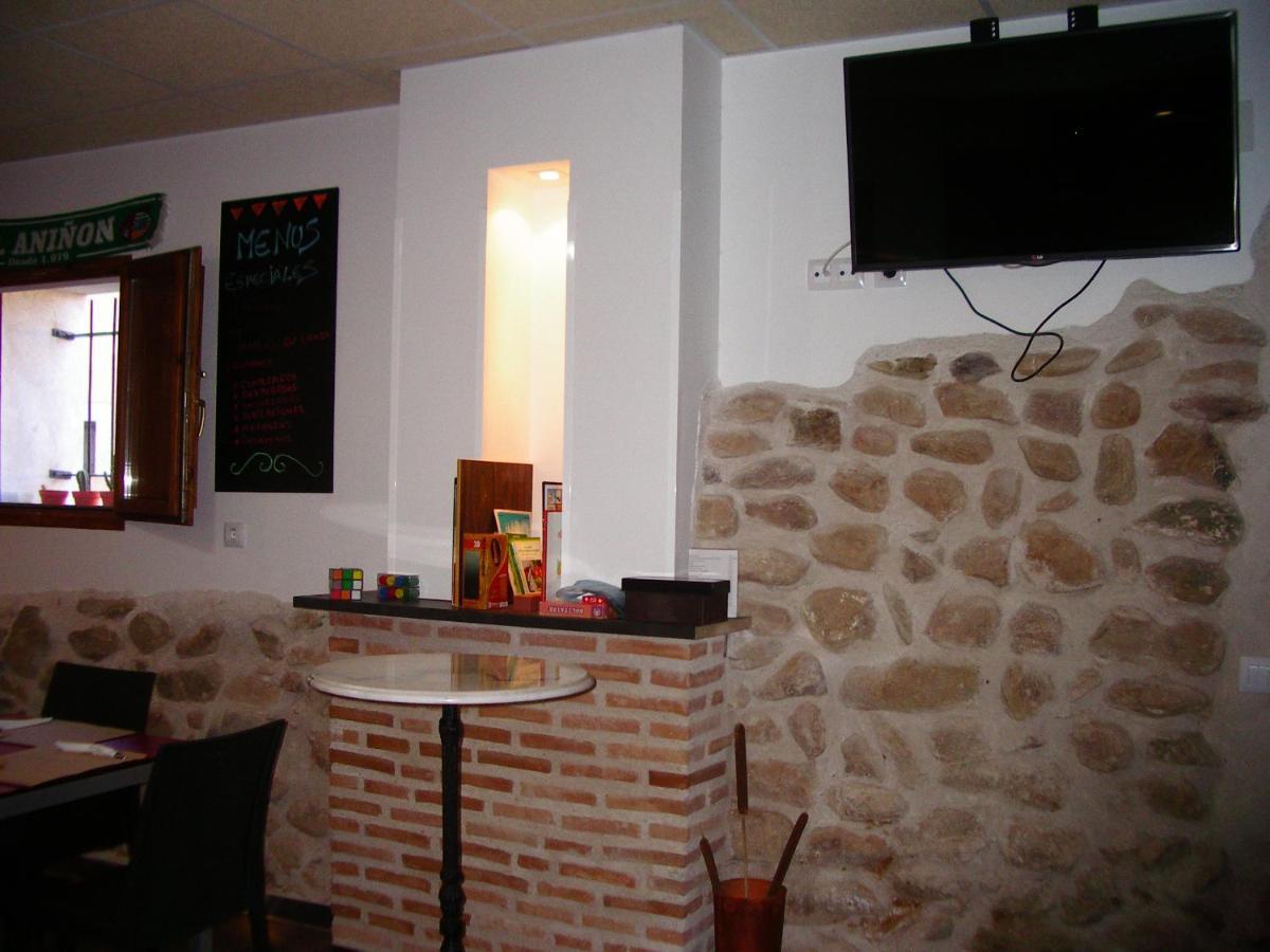 Apartamentos La Fonda Aninon Luaran gambar
