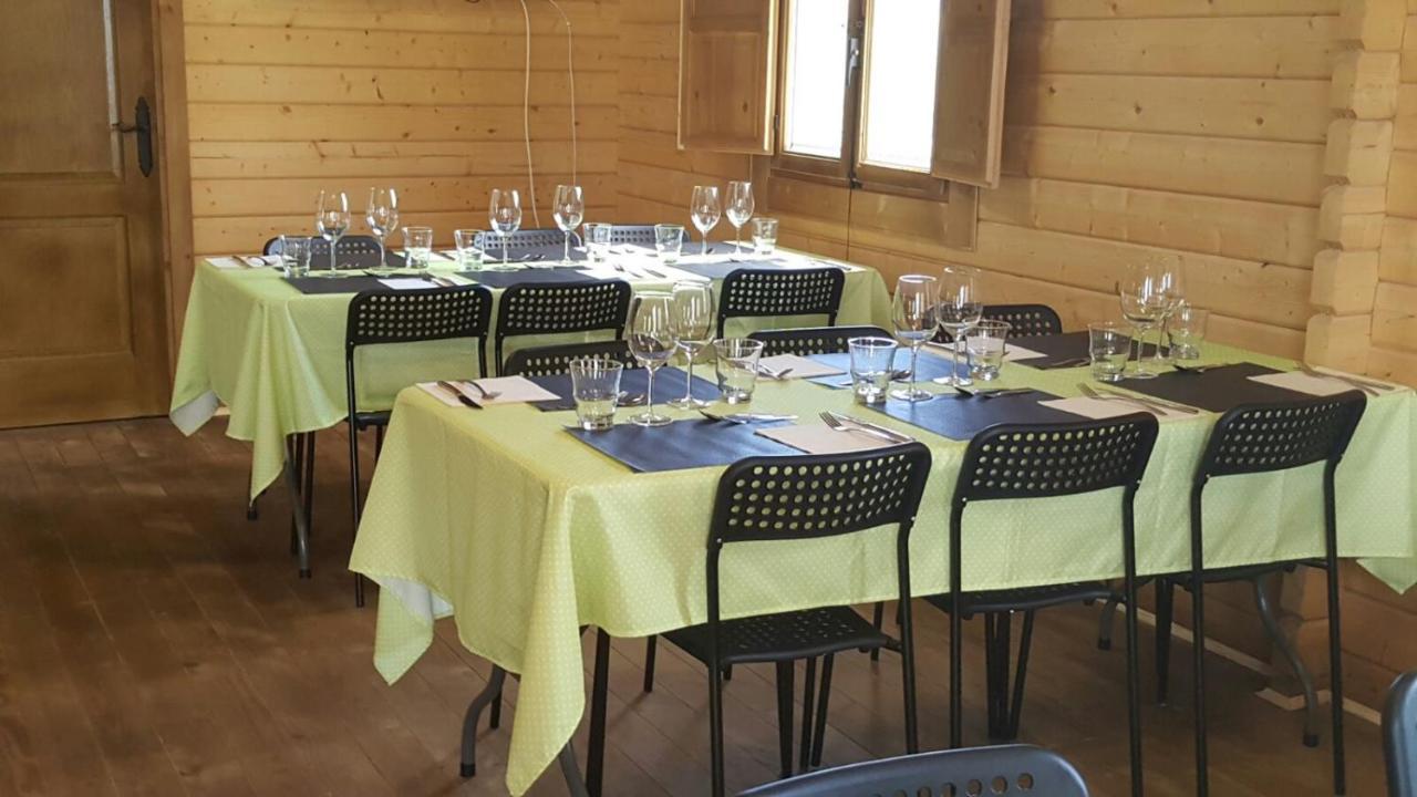 Apartamentos La Fonda Aninon Luaran gambar