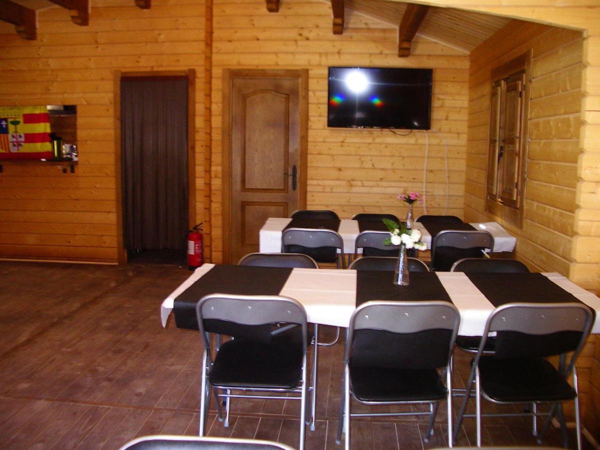 Apartamentos La Fonda Aninon Luaran gambar