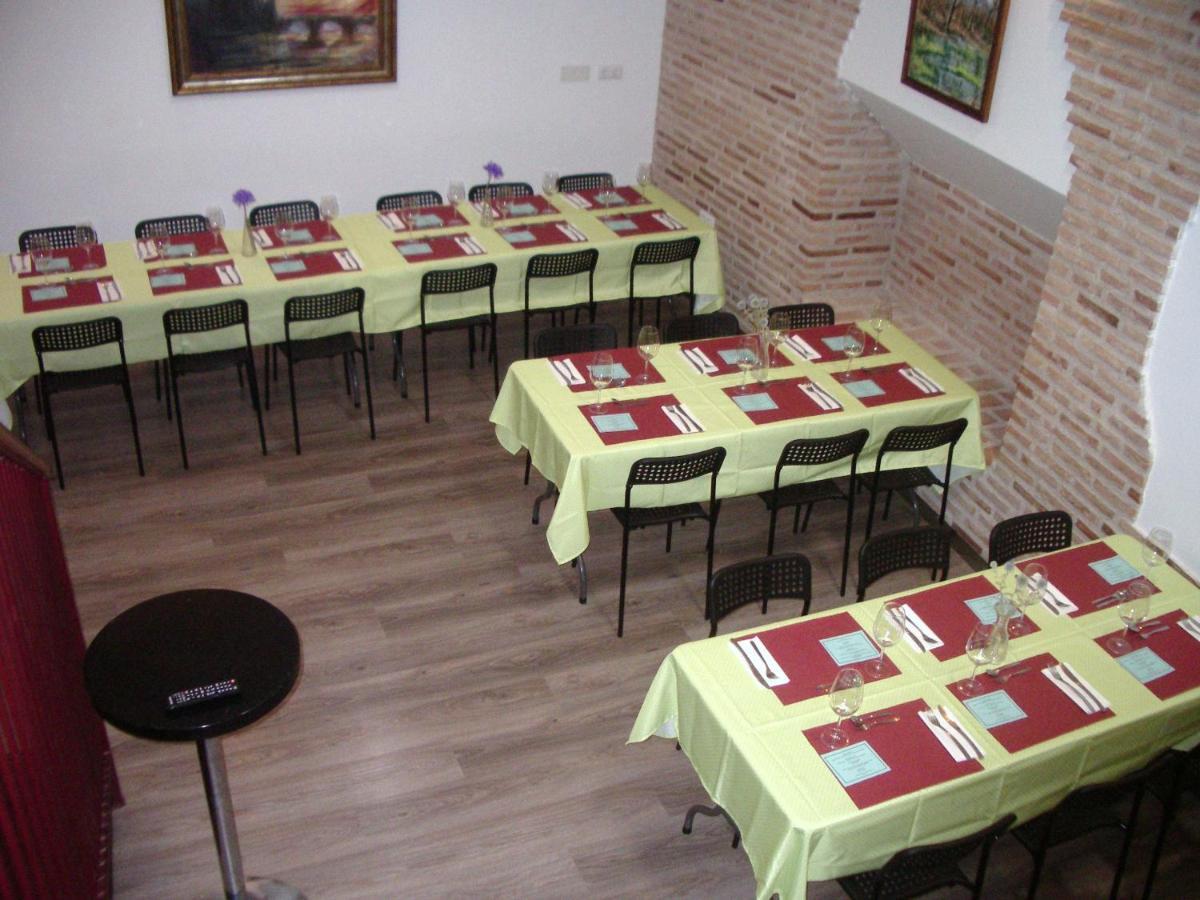 Apartamentos La Fonda Aninon Luaran gambar
