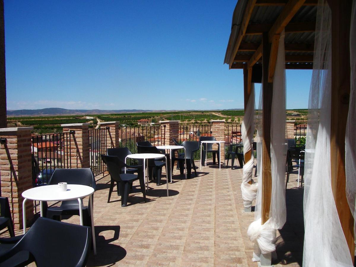 Apartamentos La Fonda Aninon Luaran gambar